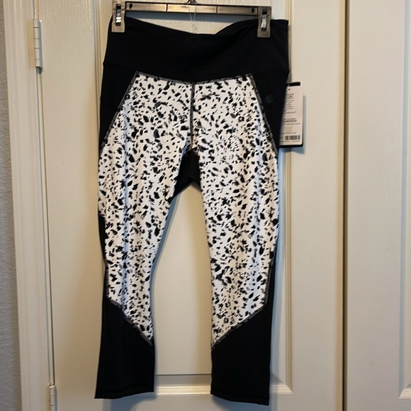 Athleta NWT Printed Stealth TruCool Capri - Picture 1 of 12
